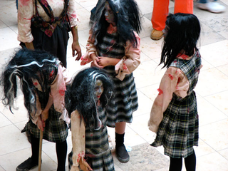 Illustration for article titled Cosplay Abounds at Zombie Fest in Pittsburgh